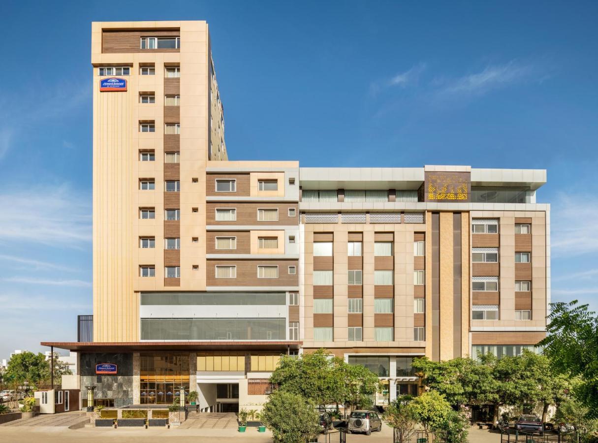 Howard Johnson By Wyndham Udaipur Roop Nagar Kültér fotó